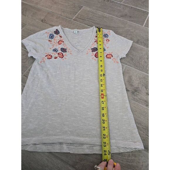 Women's Sundance Gray Stripe Floral Embroidered Short Sleeve T-Shirt Size XS - Picture 2 of 8